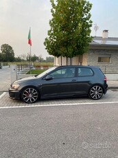 Usato 2016 VW Golf VII 2.0 Benzin 230 CV (21.900 €)