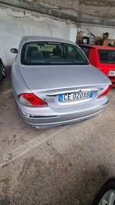 Usato 2003 Jaguar X-type 2.1 Benzin 156 CV (4.000 €)