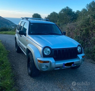 Usato 2004 Jeep Cherokee 2.8 Diesel 150 CV (5.500 €)