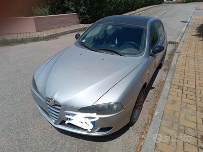 Usato 2005 Alfa Romeo 147 1.9 Diesel 116 CV (2.500 €)