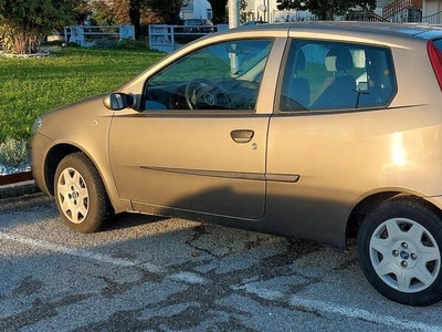 Usato 2005 Fiat Punto Benzin (2.500 €)