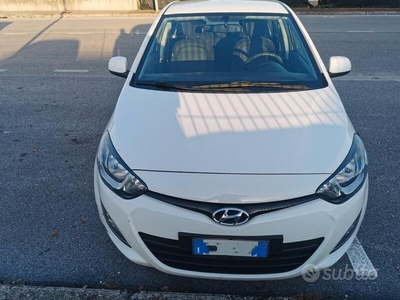 Usato 2014 Hyundai i20 1.2 Benzin 85 CV (6.300 €)