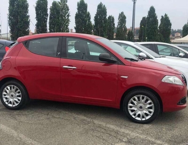 Usato 2014 Lancia Ypsilon 1.2 Benzin 69 CV (8.000 €)