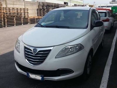 Usato 2015 Lancia Ypsilon 1.2 Benzin 69 CV (6.900 €)