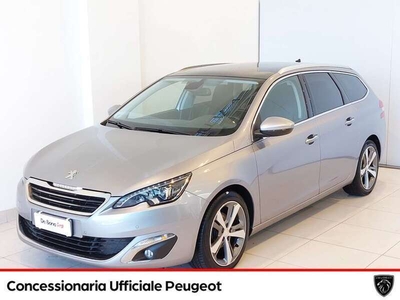 Usato 2015 Peugeot 308 1.2 Benzin 131 CV (9.890 €)
