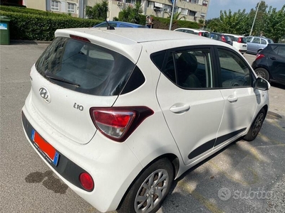 Usato 2017 Hyundai i10 1.0 Benzin 66 CV (7.499 €)