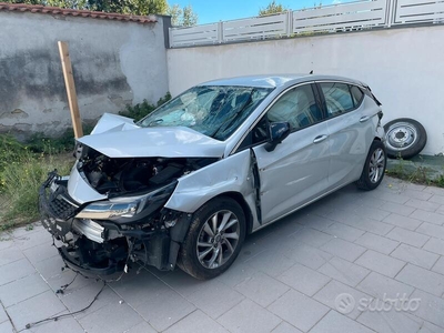 Usato 2021 Opel Astra 1.2 Benzin 110 CV (2.799 €)