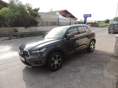 2019 VOLVO XC40