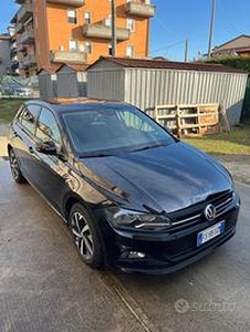 Polo - Volkswagen 2018