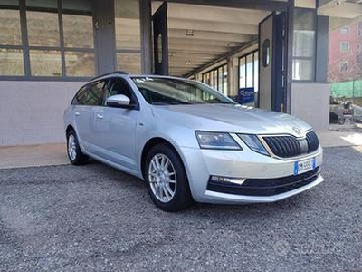 SKODA Octavia Wagon 2.0 TDI Executive 4X4 Dsg Na