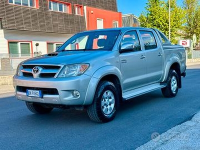 TOYOTA HILUX 3.0 d4d