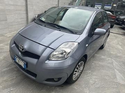 TOYOTA Yaris 1.3 5 porte Sol CARROZZERIA DA RIVE