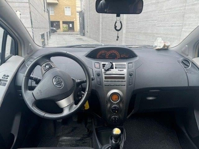 TOYOTA YARIS 1.3 5 porte Sol CARROZZERIA DA RIVEDERE