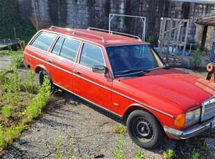 Mercedes-Benz 240 Station Wagon 240 TD Station Wagon usato