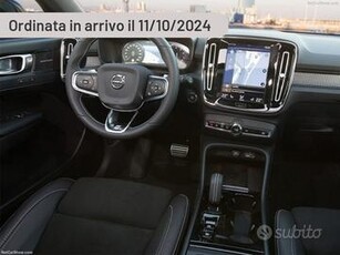 VOLVO XC40 B4 automatico Plus Dark