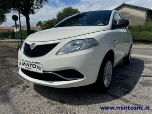 Lancia Ypsilon 0.9 TwinAir 85 CV 5 porte Metano Ecochic Silver usato