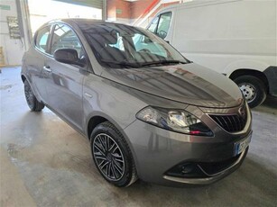 Lancia Ypsilon 1.0 FireFly 5 porte S&S Hybrid Ecochic Gold usato