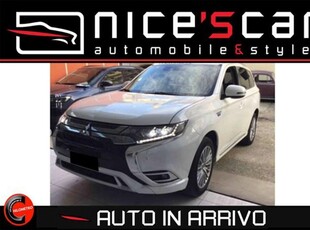 Mitsubishi Outlander 2.4 MIVEC 4WD PHEV Instyle SDA usato