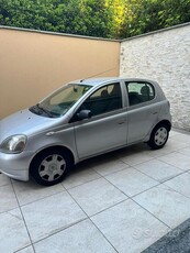 Usato 2002 Toyota Yaris Benzin (2.800 €)