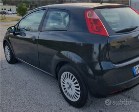 Usato 2006 Fiat Grande Punto Benzin (2.400 €)