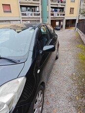 Usato 2006 Toyota Yaris Benzin (3.100 €)