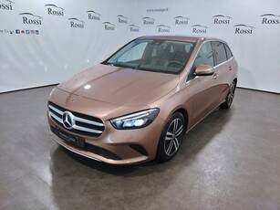 Usato 2022 Mercedes B180 1.3 Benzin 136 CV (27.500 €)