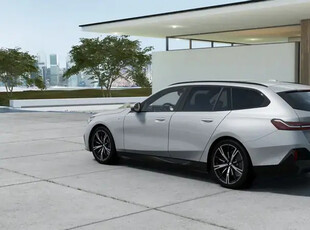Usato 2024 BMW 520 2.0 El_Diesel 197 CV (82.551 €)