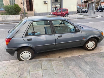 Usato 1989 Ford Fiesta 1.1 Benzin 49 CV (2.500 €)