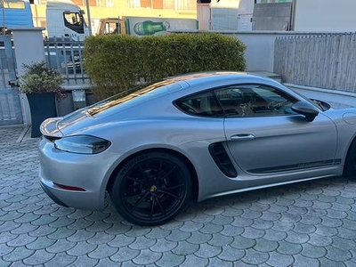 Porsche Cayman T 718