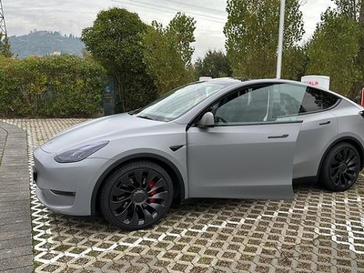 Tesla Model Y performance Wrappata - AP full