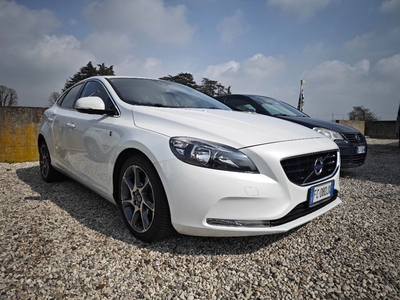 Volvo V40 D2