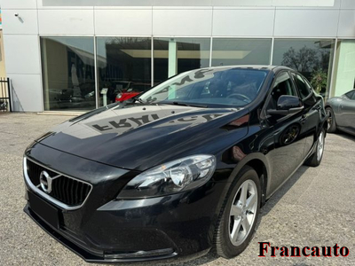 2017 VOLVO V40