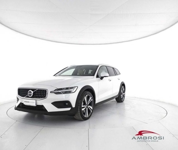 2023 VOLVO V60 Cross Country