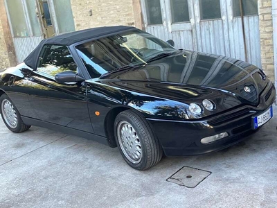 Usato 1997 Alfa Romeo Spider 2.0 Benzin 150 CV (14.000 €)