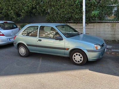 Usato 2001 Ford Fiesta 1.2 Benzin 75 CV (1.200 €)