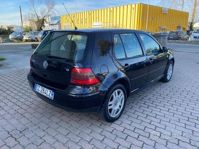 Usato 2002 VW Golf IV 1.6 Benzin 100 CV (2.200 €)