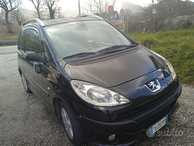 Usato 2005 Peugeot 1007 1.4 Diesel 68 CV (2.300 €)