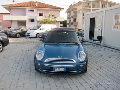 Usato 2006 Mini Cooper Cabriolet 1.6 Benzin 116 CV (5.500 €)