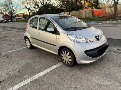 Usato 2007 Peugeot 107 1.0 Benzin 68 CV (6.500 €)