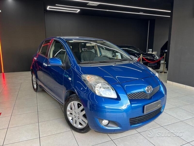 Usato 2011 Toyota Yaris 1.3 Benzin 100 CV (5.900 €)