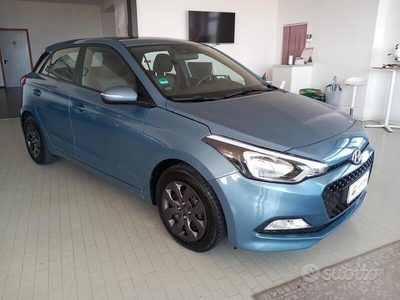 Usato 2017 Hyundai i20 1.2 Benzin 84 CV (10.800 €)