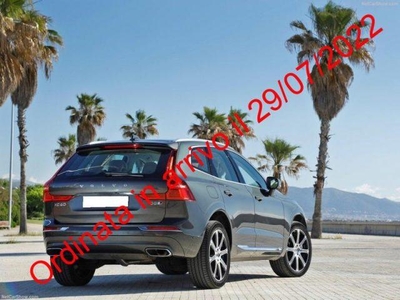 VOLVO XC60 B4 automatico Core Elettrica/Benzina