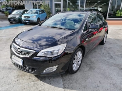 Opel Astra 1.6 115CV 5 porte Cosmo usato