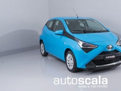 Toyota Aygo 1.0 VVT-i 72 CV 5 porte x-play MMT usato