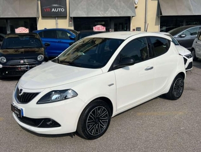 Lancia Ypsilon 1.0 FireFly 5 porte S&S Hybrid Ecochic Gold usato