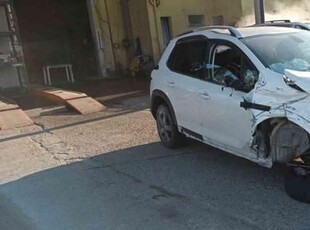 PEUGEOT 2008 BlueHDi INCIDENTATO