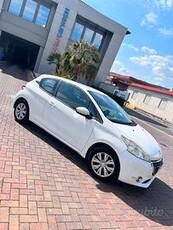 Peugeot 208 1.4 hdi 68 cv ok neopatentati