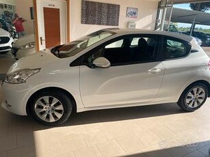 Peugeot 208 benzina NEOPATENTATI