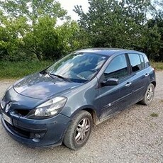 RENAULT Clio - 2005