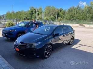 Toyota Auris Hybrid TS